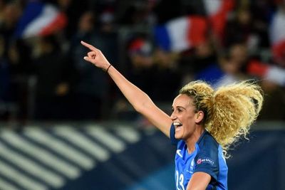 La futbolista Kheira Hamraoui pide respeto por su vida privada - Fútbol - ABC Color
