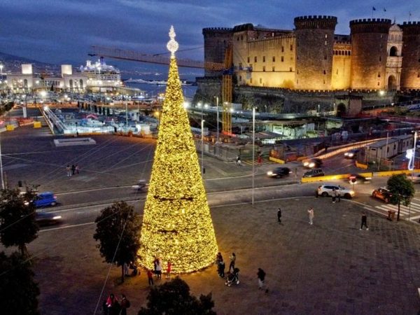 Italia aumenta restricciones en medios de transporte para contener Covid