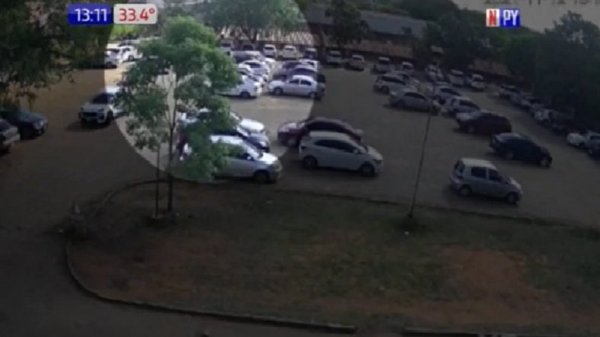 Roban vehículo en Hospital de Clínicas | Noticias Paraguay