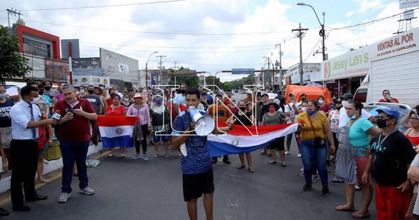 La Nación / Permisionarios del Mercado 4 cierran avenida: “Va a correr sangre”