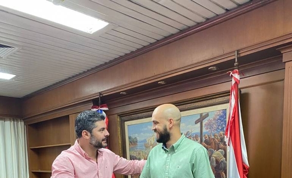 Diario HOY | "Nenecho" da la bienvenida al nuevo director del Centro Histórico de Asunción