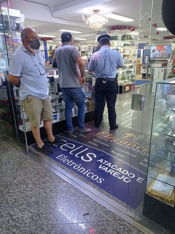 Turista brasileño denuncia estafa en comercio del microcentro - ABC en el Este - ABC Color