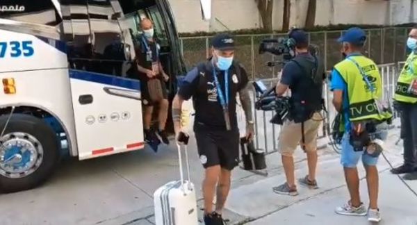 La Albirroja llegó al estadio - Selección Paraguaya - ABC Color