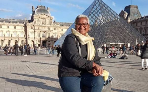 Mujer rechazó cuidar a sus nietos y prefirió viajar por el mundo