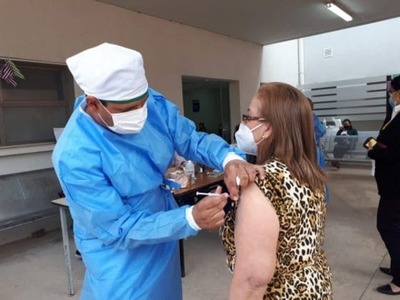Piden reducir burocracia para vacunación: “Están creando métodos estrafalarios para complicar” | Ñanduti