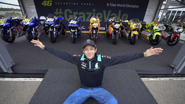 Valentino Rossi se baja de la moto - El Independiente