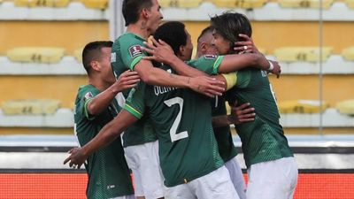 Bolivia golea a Uruguay y sigue soñando con Qatar