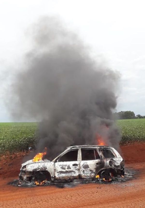 Mbaracayú: vehículo se incendió en plena marcha - ABC en el Este - ABC Color