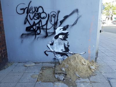 Retiran fachada con obra de Banksy en Reino Unido para subastarla - Megacadena — Últimas Noticias de Paraguay