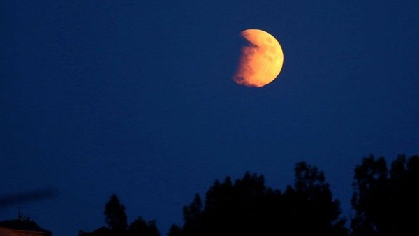 Invitan a ver el eclipse parcial lunar más largo del siglo