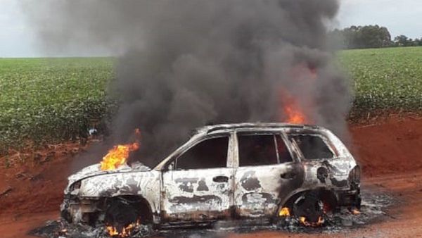 Hombre se salva de milagro: su vehículo se incendió al minuto de bajar