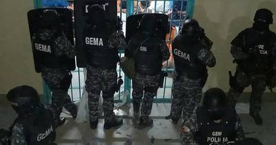 La Nación / Fuerzas de seguridad asumen control de cárcel de Ecuador tras brutal masacre