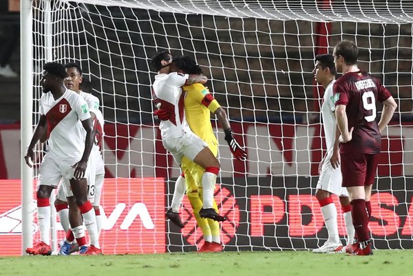 Perú derrota a Venezuela y mantiene intactas sus chances mundialistas