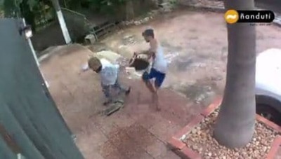 Detienen a dos adolescentes que habrían asaltado a una abuelita | Ñanduti