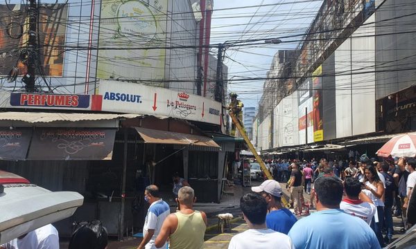 Maraña de cables de la ANDE se incendia en pleno centro de CDE – Diario TNPRESS