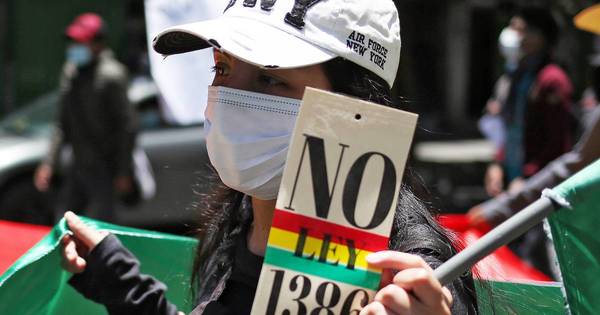 La Nación / Tras protestas, gobierno de Bolivia abroga polémica ley contra el blanqueo de capitales
