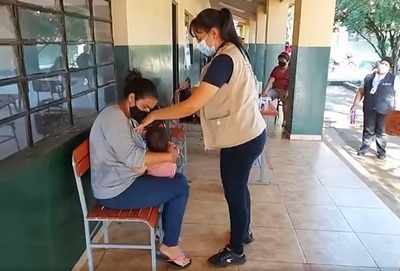 Vacunación en dos instituciones educativas del centro, casa por casa harán en frontera San Lorenzo-Ñemby » San Lorenzo PY