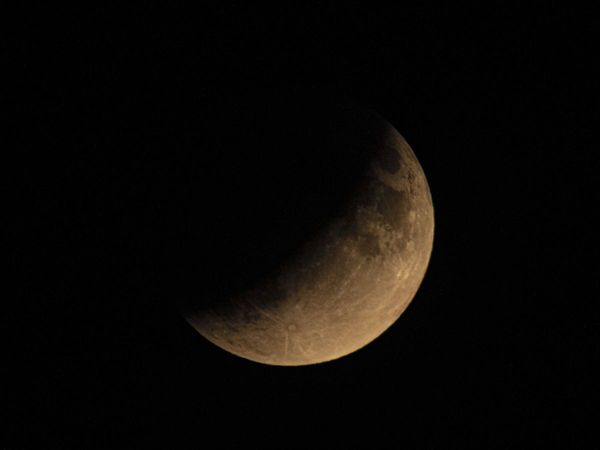 Invitan a presenciar el eclipse lunar parcial más largo del siglo - OviedoPress