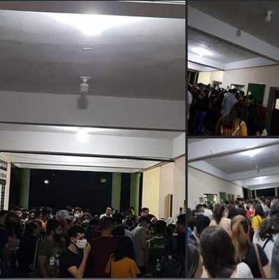 Estudiantes de la FCE-UNE lamentan pésima gestión y organización de sus autoridades - La Clave