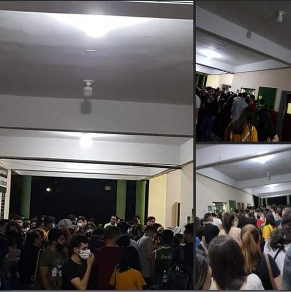 Estudiantes de la FCE-UNE lamentan pésima gestión y organización de sus autoridades - La Clave
