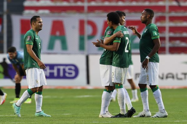Uruguay se hunde ante los goles bolivianos del 'Conejo' Arce y Martins - El Independiente