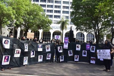 Mujeres lanzan marcha del #25NPy contra la violencia - Nacionales - ABC Color