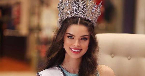 La Nación / Miss Universo: Nadia Ferreira compartió fotos y autógrafos con sus seguidores