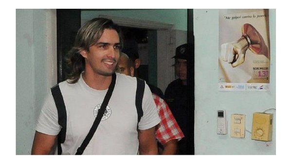 Aquiles Báez dejó escapar una "o" y fue blanco de burlas