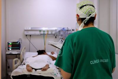“Actitud roza el terrorismo”: médicos internistas critican a médico antivacunas  - Nacionales - ABC Color