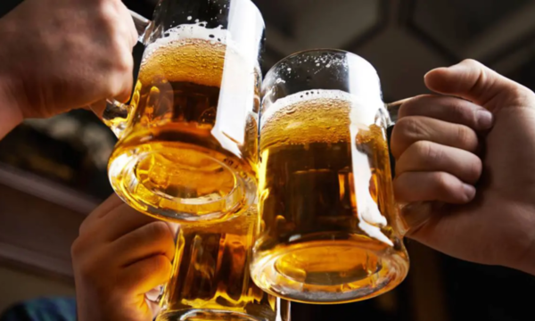 China castigará a los compañeros de bebida que dejen conducir a sus amigos alcoholizados