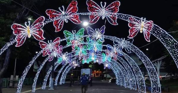 La Nación / Foz empieza a brillar para atraer a turistas en Navidad y en Ciudad del Este no hay nada