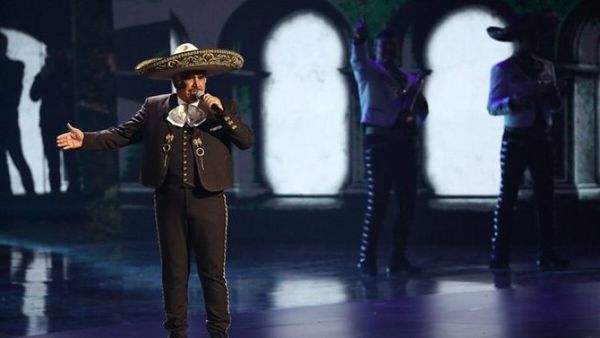 Notable mejoría de Vicente Fernández: ya puede respirar por sus propios medios