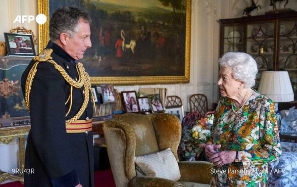 Diario HOY | Primera aparición pública de la reina Isabel tras su ausencia en el acto del domingo