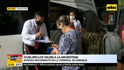 Abordan los pasajeros del primer viaje terrestre a la Argentina tras más de 1 año y medio - ABC Noticias - ABC Color