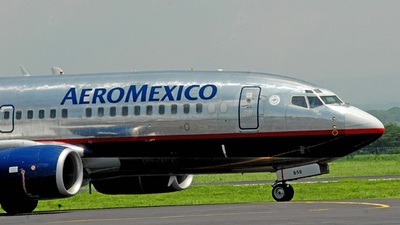 Piloto de Aeroméxico se viraliza por cantar canción de cuna en un vuelo - MarketData