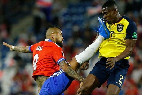 La patada 'criminal' de Arturo Vidal que dejó a Chile con uno menos