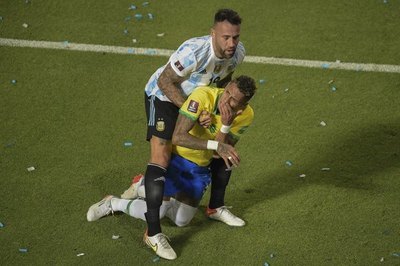 Conmebol suspende a los árbitros de Argentina-Brasil por no expulsar a Otamendi