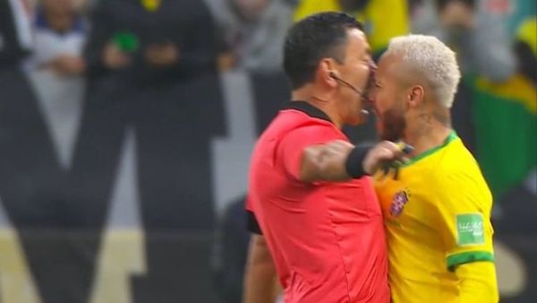Suspenden al árbitro que no expulsó a Neymar en el partido contra Colombia