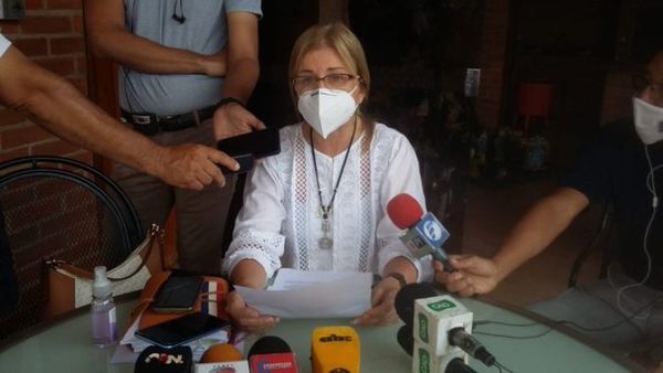 Beatriz Denis responde a Giuzzio: “Calladito te ves más bonito”