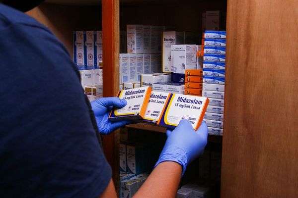 Decomisan cajas de Midazolam sin papeles para distribución en un depósito del Mercado 4 - Nacionales - ABC Color