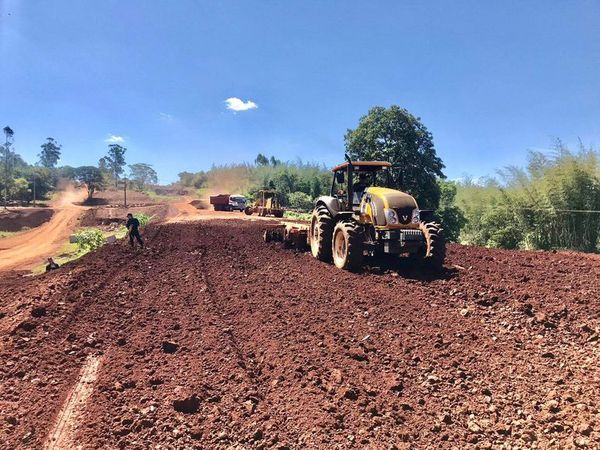 Construcción de asfalto en Ñacunday registra un avance superior al 50% - ABC en el Este - ABC Color