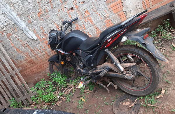 Hallan motocicleta que habría sido utilizada por sicarios - Noticiero Paraguay