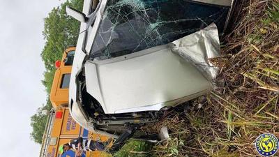 Aparatoso vuelco deja un herido en la ruta Luque – San Ber •