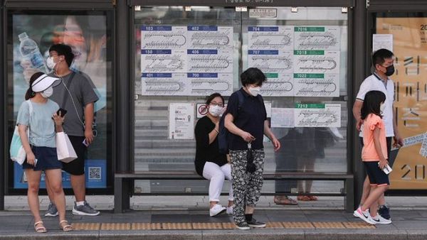Corea del Sur apura las dosis de refuerzo ante una disparada del coronavirus