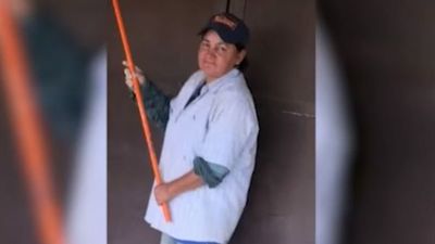 Doña pintó y hermoseó gratis una iglesia en Concepción