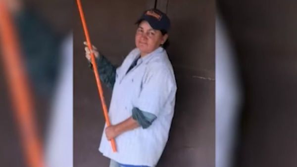 Doña pintó y hermoseó gratis una iglesia en Concepción
