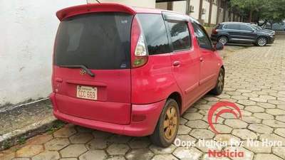 Dos hermanos PARAGUAYOS fueron detenidos cuando robaban el auto de OTRO PARAGUAYO
