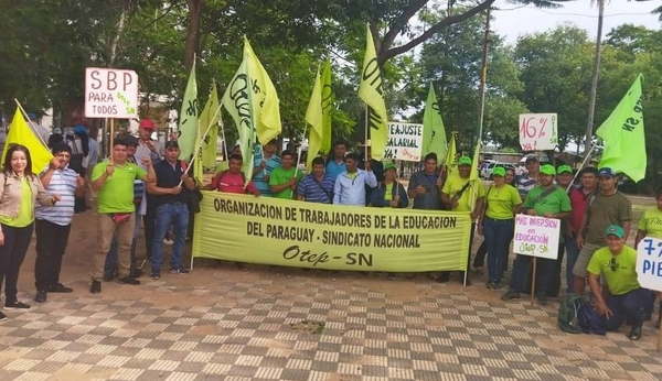 Docentes de la OTEP-SN presentarán recurso de amparo contra descuentos - Noticiero Paraguay