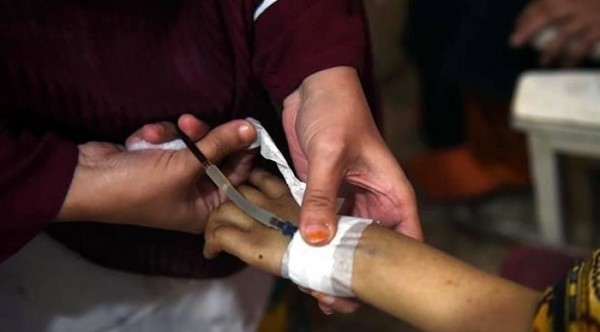 Nadie se hace cargo: niño contagiado de VIH luego de transfusión de sangre