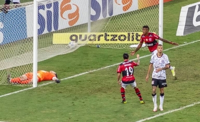 Diario HOY | Flamengo marca un gol agónico, vence al Corinthians y sueña con el título